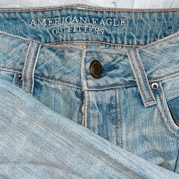 American Eagle Tom-girl light wash ripped jeans - Picture 2 of 5